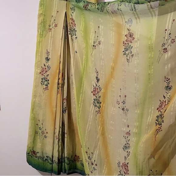 Pre-sewn easy to wear green saree - Picture 3 of 7